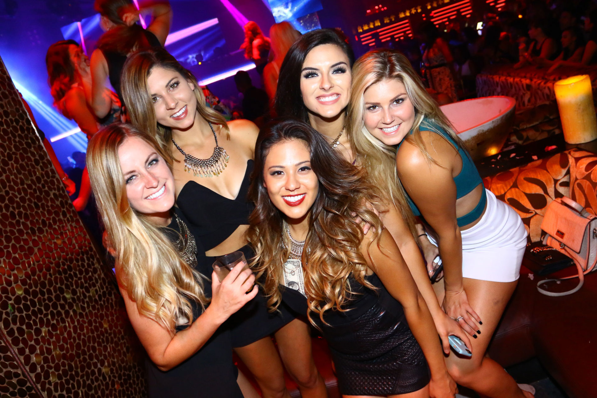 bachelor-party-in-medellin-best-tour-packages-vip-rentals